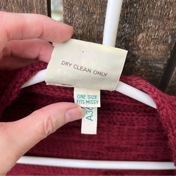 Connemara Knitwear Made In Ireland Merino Wool Cable Knit Shawl Wrap In Wine O/S - Picture 4 of 15